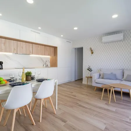 Refurbished 2 Bedrooms House Private Pool *