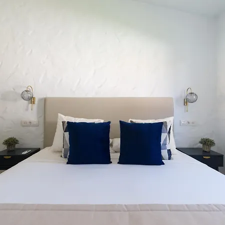 Refurbished 2 Bedrooms House Private Pool Holiday home *