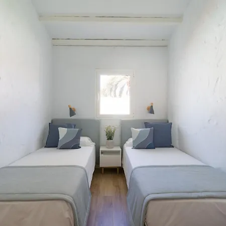 Refurbished 2 Bedrooms House Private Pool Holiday home *